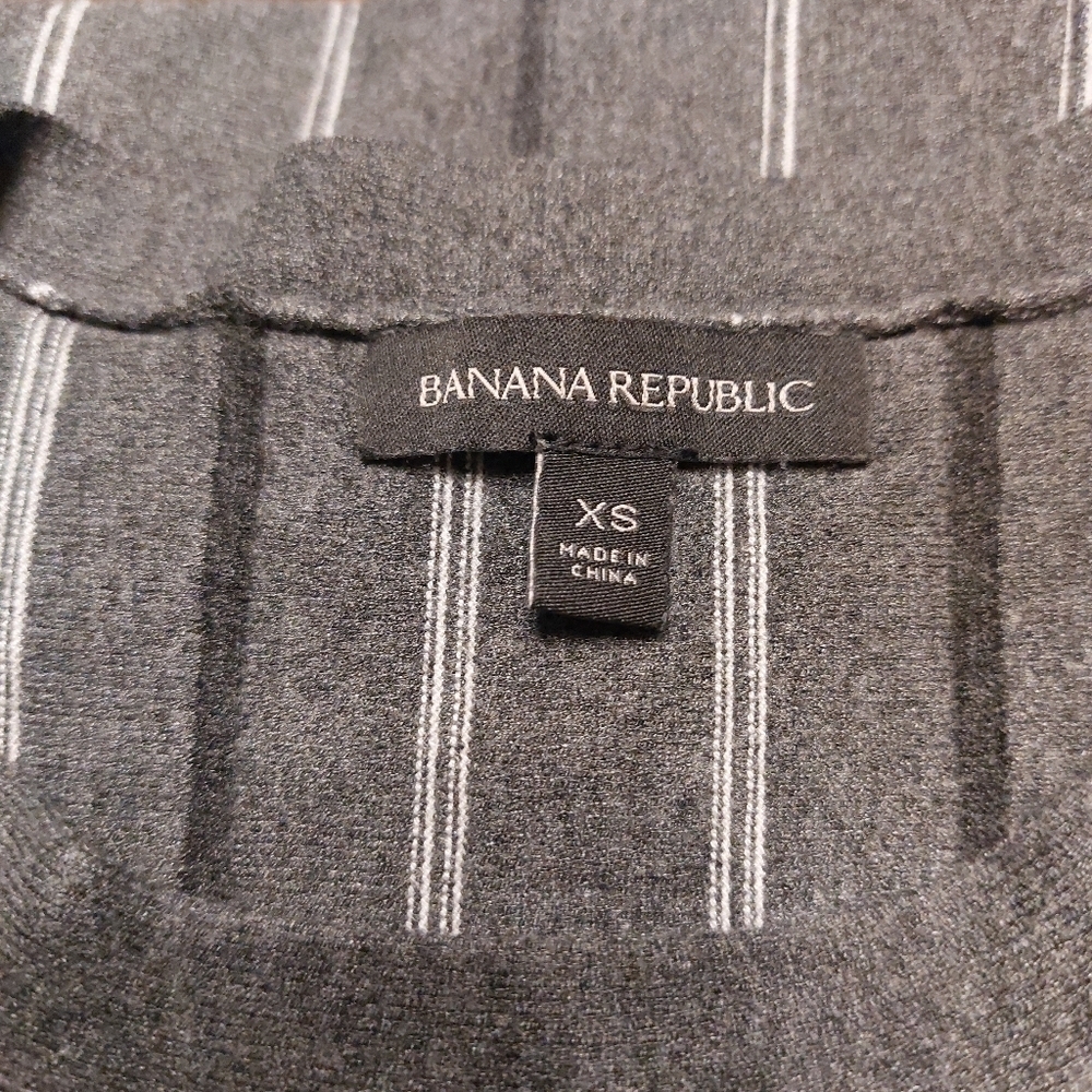 Banana Republic Short Sleeve Fit and Flare Knit Midi Dress- size XS - Picture 5 of 7